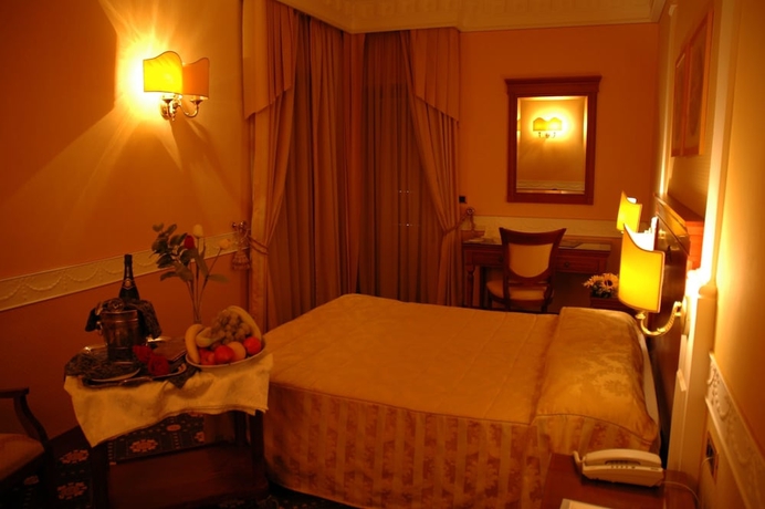 Imagen de la habitación del Hotel Grand Hotel Dei Cesari. Foto 5