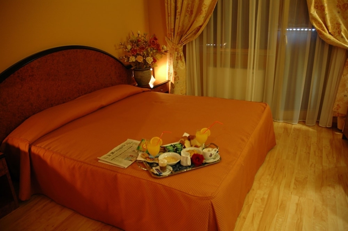 Imagen de la habitación del Hotel Grand Hotel Dei Cesari. Foto 11