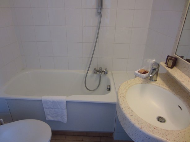 Imagen de la habitación del Hotel Grand Hotel Des Balcons. Foto 3