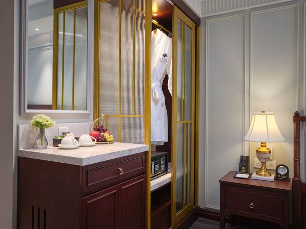 Imagen de la habitación del Hotel Grand Hotel Du Lac Hanoi. Foto 17
