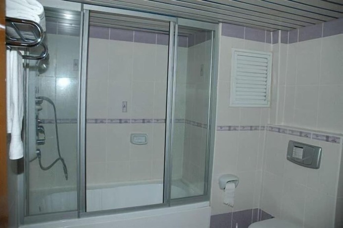 Imagen de la habitación del Hotel Grand Hotel Duman. Foto 7