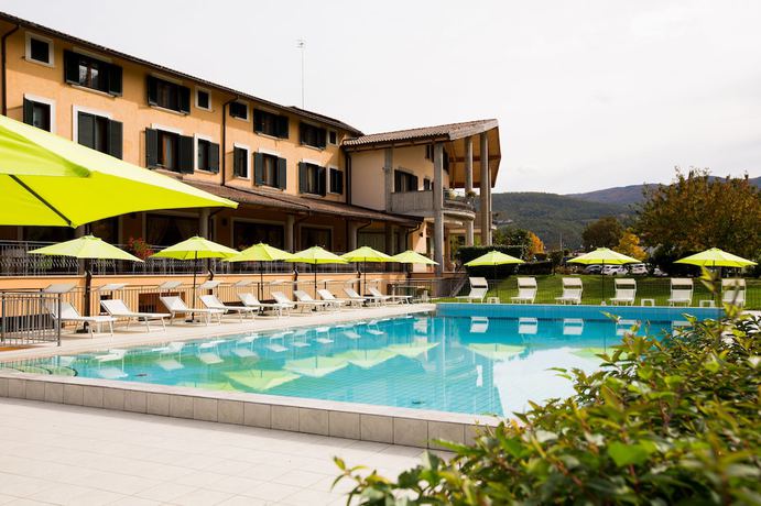 Imagen de la piscina del Hotel Grand Hotel Elite. Foto 20