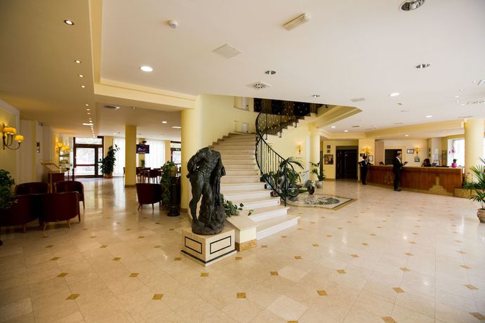 Imagen de los interiores del Hotel Grand Hotel Elite. Foto 17