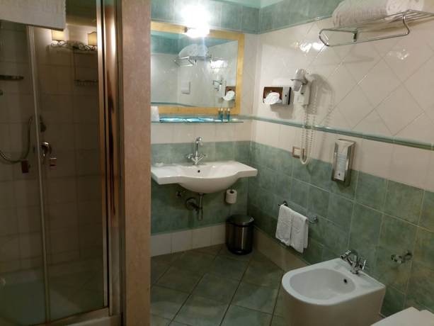 Imagen de la habitación del Hotel Grand Hotel Florio. Foto 14