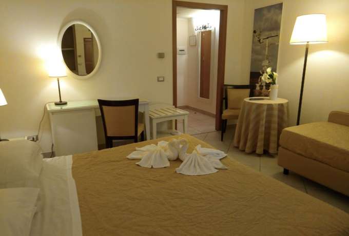 Imagen de la habitación del Hotel Grand Hotel Florio. Foto 16