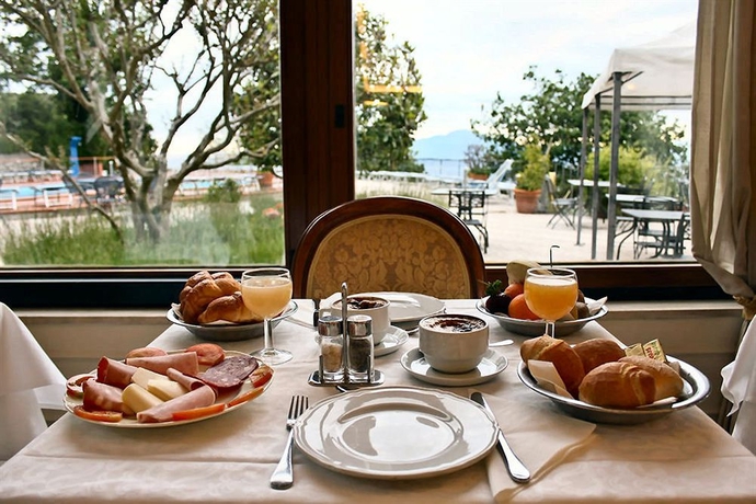 Imagen del bar/restaurante del Hotel Grand Hotel Hermitage. Foto 3