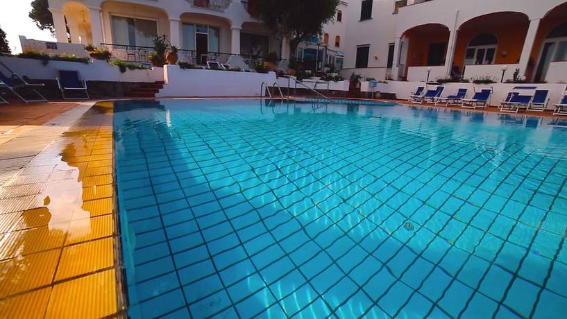 Imagen de la piscina del Hotel Grand Hotel Ischia Lido. Foto 20