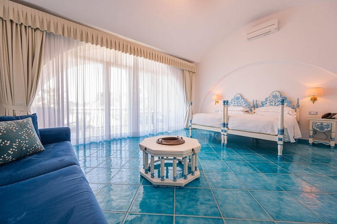 Imagen de la habitación del Hotel Grand Hotel Le Rocce. Foto 2