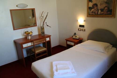 Imagen de la habitación del Hotel Grand Hotel Milano. Foto 11