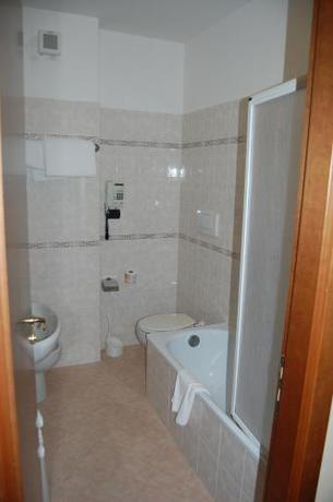 Imagen de la habitación del Hotel Grand Hotel Moroni. Foto 8