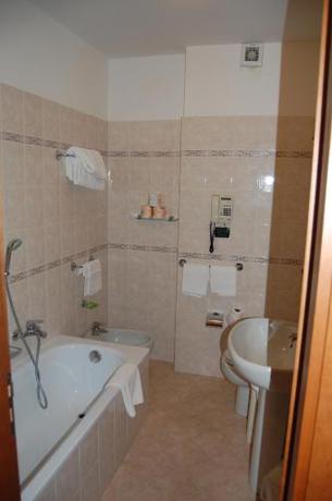 Imagen de la habitación del Hotel Grand Hotel Moroni. Foto 9