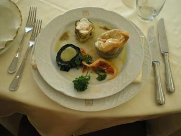 Imagen del bar/restaurante del Hotel Grand Hotel Osman. Foto 4