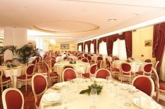 Imagen de los interiores del Hotel Grand Hotel Osman. Foto 16