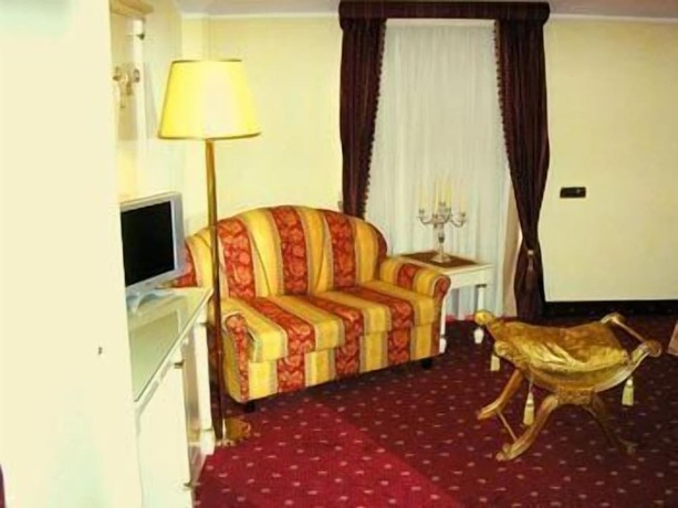 Imagen de la habitación del Hotel Grand Hotel Osman. Foto 9