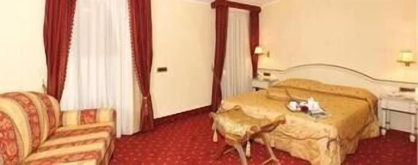 Imagen de la habitación del Hotel Grand Hotel Osman. Foto 11