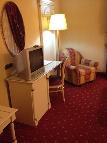 Imagen de la habitación del Hotel Grand Hotel Osman. Foto 12