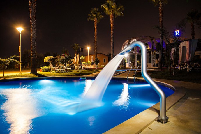 Imagen de la piscina del Hotel Grand Hotel Pacl&agrave;. Foto 15