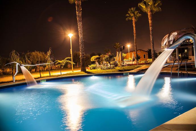 Imagen de la piscina del Hotel Grand Hotel Pacl&agrave;. Foto 17