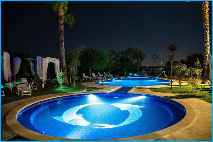 Imagen de la piscina del Hotel Grand Hotel Pacl&agrave;. Foto 19