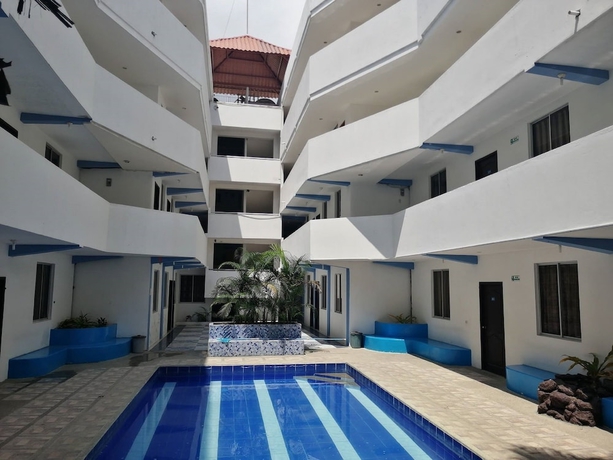 Imagen de la piscina del Hotel Grand Hotel Paraiso Salinas. Foto 16