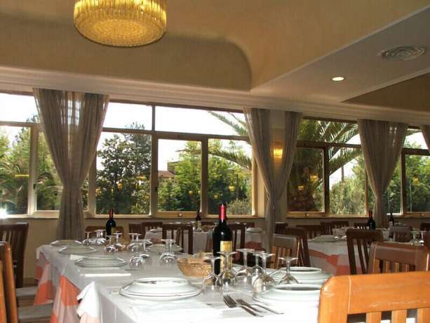 Imagen del bar/restaurante del Hotel Grand Hotel Pavone. Foto 2
