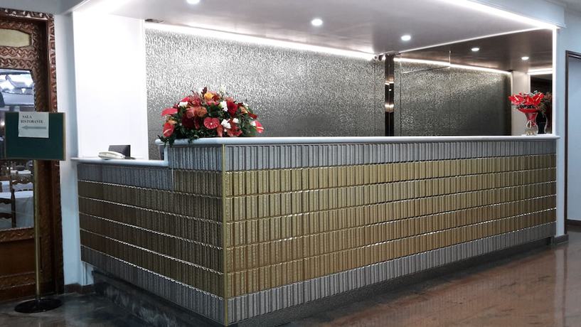 Imagen de los interiores del Hotel Grand Hotel Pavone. Foto 18