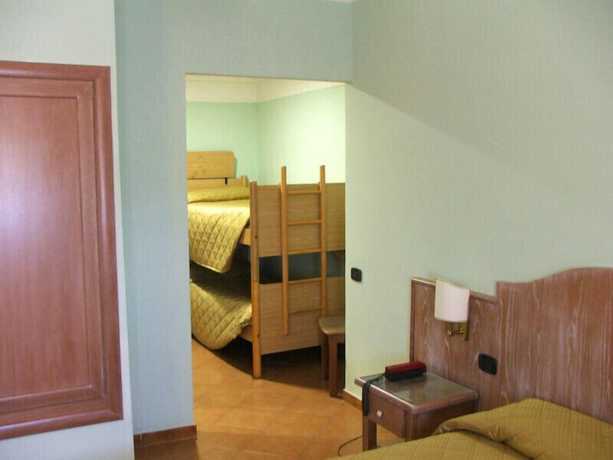 Imagen de la habitación del Hotel Grand Hotel Pavone. Foto 14
