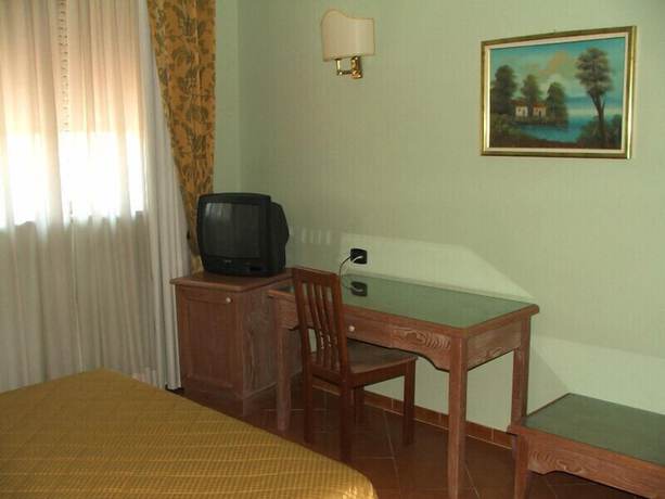 Imagen de la habitación del Hotel Grand Hotel Pavone. Foto 15