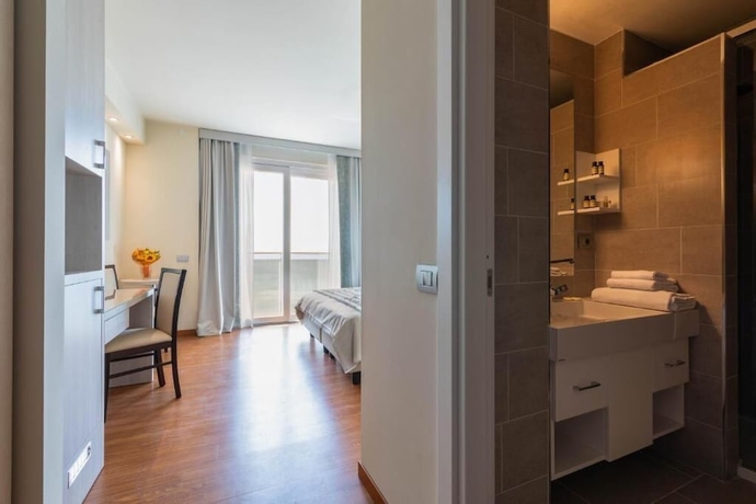 Imagen de la habitación del Hotel Grand Hotel Pietra Ligure. Foto 9