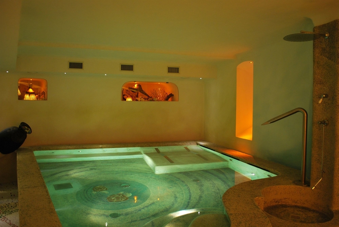 Imagen de la piscina del Hotel Grand Hotel Savoia. Foto 16