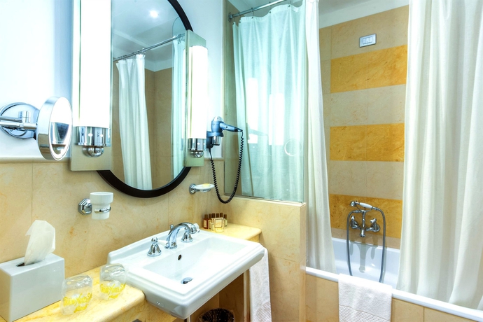 Imagen de la habitación del Hotel Grand Hotel Savoia. Foto 7