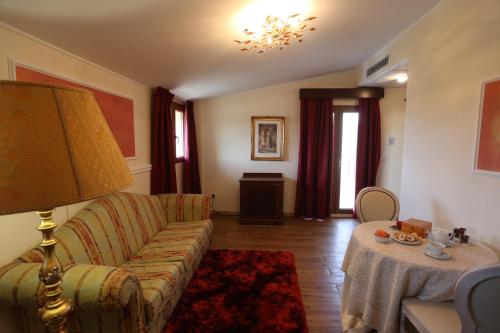 Imagen de la habitación del Hotel Grand Hotel Stella Maris Italia. Foto 15