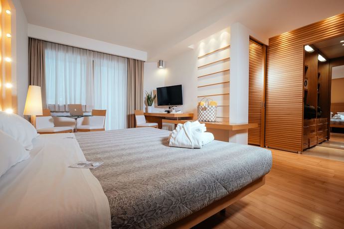 Imagen de la habitación del Hotel Grand Hotel Terme Di Comano. Foto 8