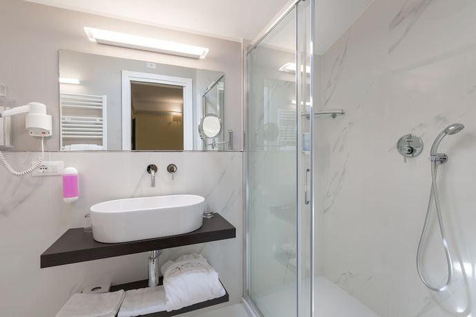 Imagen de la habitación del Hotel Grand Hotel Tettuccio. Foto 2