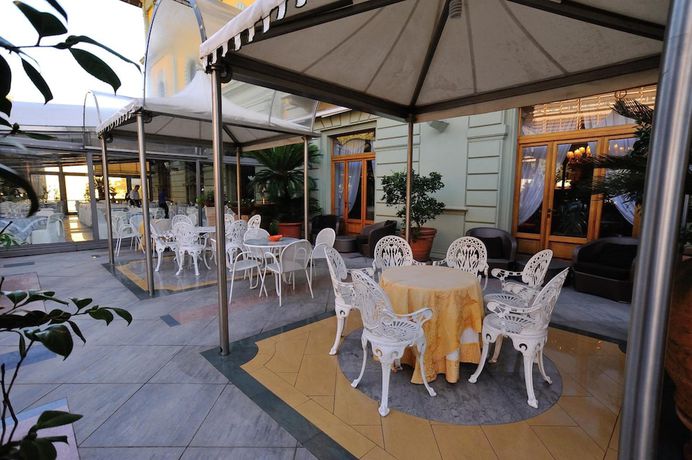 Imagen de la habitación del Hotel Grand Hotel Tettuccio. Foto 9