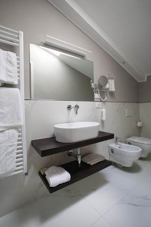 Imagen de la habitación del Hotel Grand Hotel Tettuccio. Foto 18