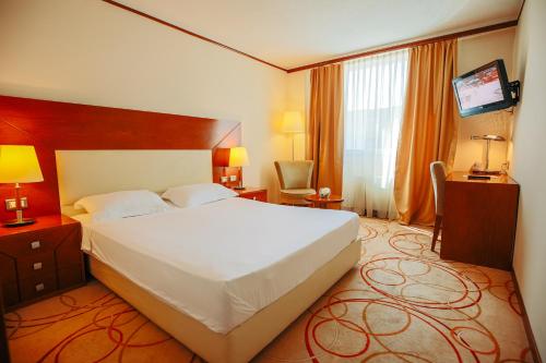 Imagen de la habitación del Hotel Grand Hotel Tuzla. Foto 16