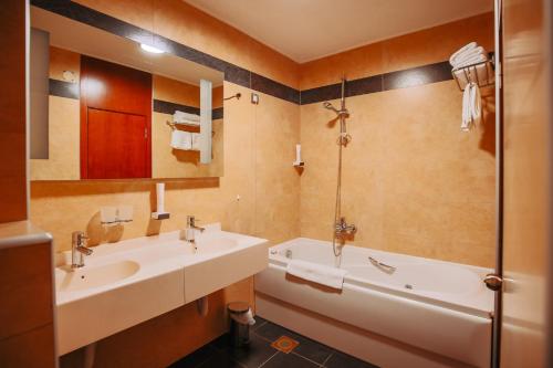 Imagen general del Hotel Grand Hotel Tuzla. Foto 9