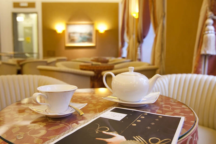 Imagen del bar/restaurante del Hotel Grand Hotel Union Eurostars. Foto 9