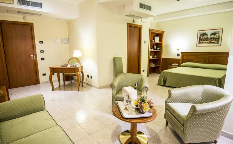 Imagen de la habitación del Hotel Grand Hotel Victoria. Foto 7