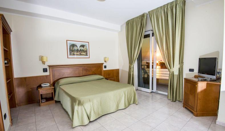 Imagen de la habitación del Hotel Grand Hotel Victoria. Foto 8