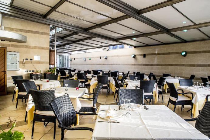 Imagen del bar/restaurante del Hotel Grand Hotel Victoria. Foto 6