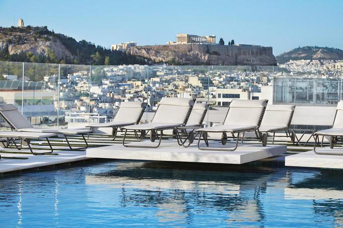 Imagen de la piscina del Hotel Grand Hyatt Athens. Foto 8