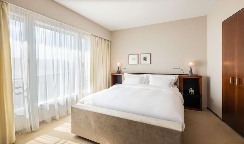 Imagen de la habitación del Hotel Grand Hyatt Berlin. Foto 8