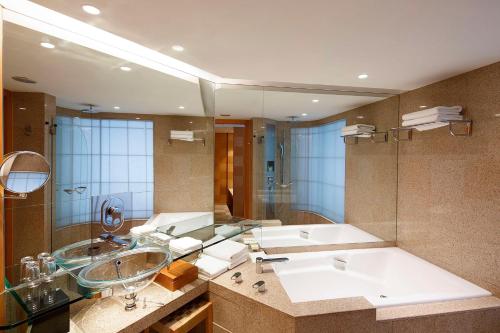 Imagen de la habitación del Hotel Grand Hyatt Fukuoka. Foto 14