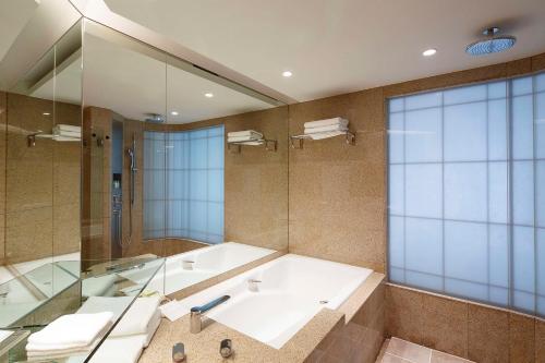 Imagen de la habitación del Hotel Grand Hyatt Fukuoka. Foto 15