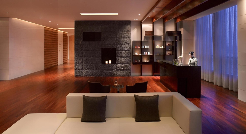 Imagen de la piscina del Hotel Grand Hyatt Guangzhou. Foto 15