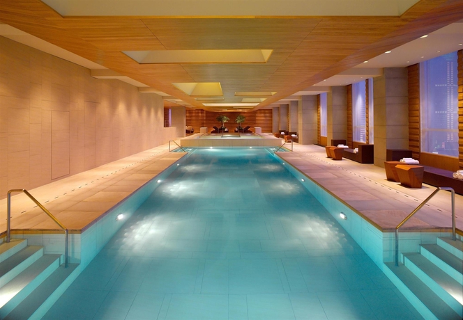 Imagen de la piscina del Hotel Grand Hyatt Guangzhou. Foto 16