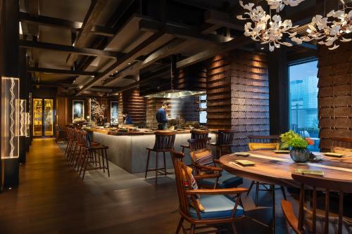 Imagen del bar/restaurante del Hotel Grand Hyatt Kunming. Foto 8