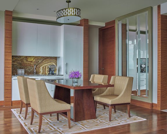 Imagen de la habitación del Hotel Grand Hyatt Manila. Foto 9